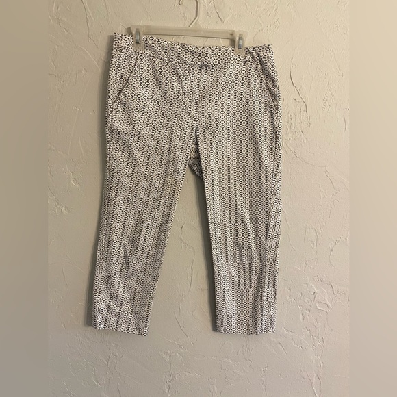 Cropped pants. Size 8. Audrey and Celine brand name. Great work pants. - Picture 1 of 4